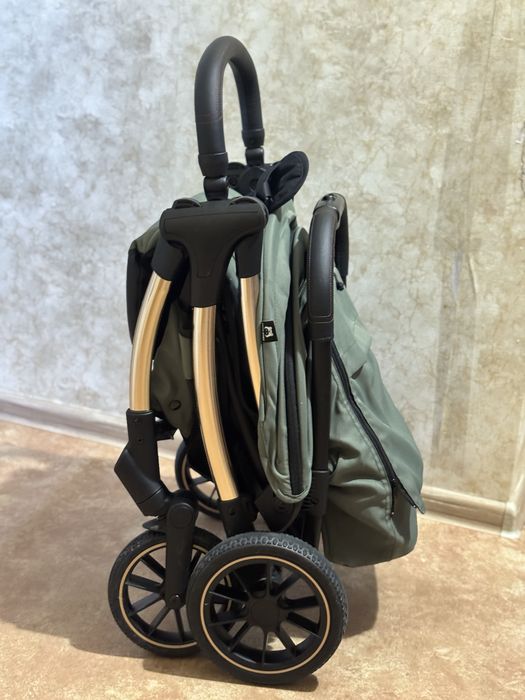 Продам прогулочную коляску