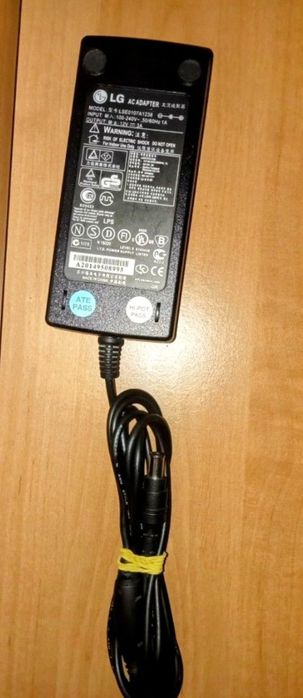 Încărcător pentru laptop LG și Canon