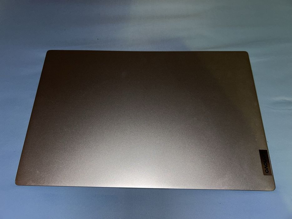 Laptop Lenovo IdeaPad 5 - stare ok , rama deslipita intr o parte