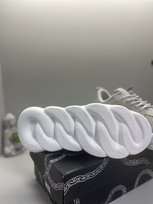 Versace chain reaction