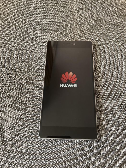 Телефон HUAWEI P8