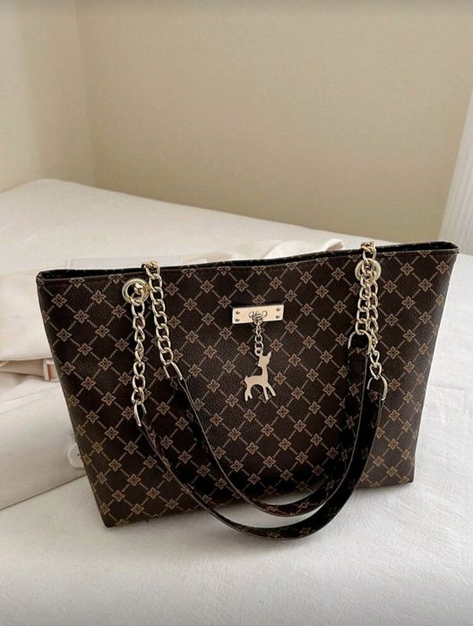 Чисто нова модерна дамска чанта !