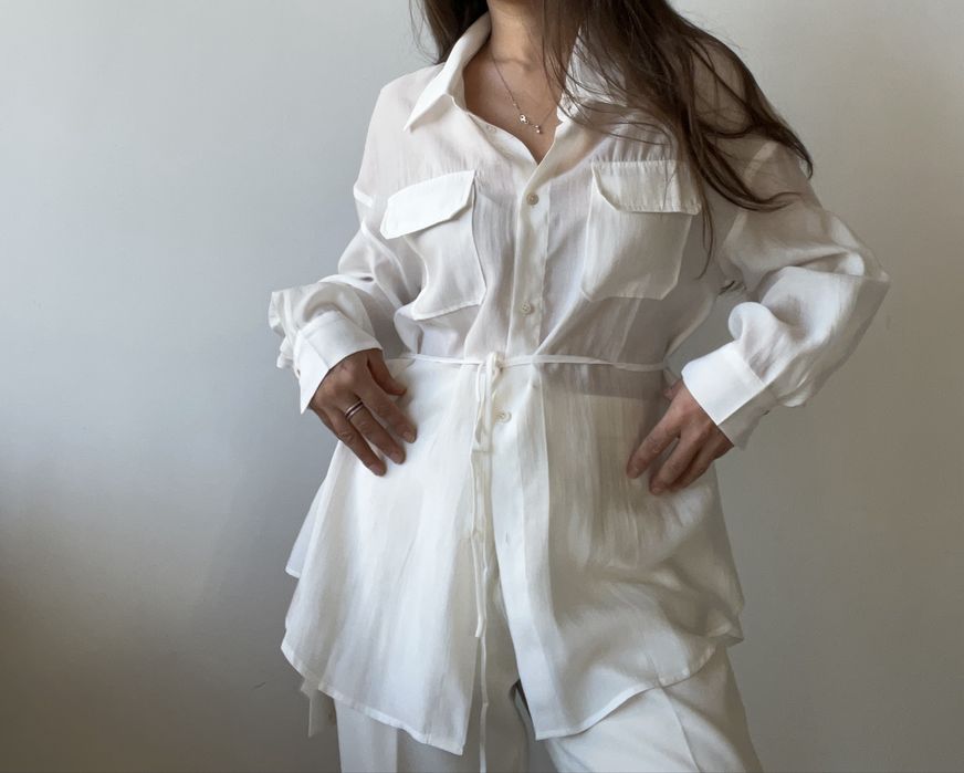 Белая классическая рубашка