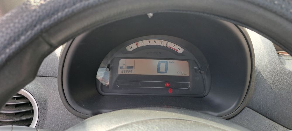Citroien c 3 .urme de uzura varstei,in rest functional tot inclusiv ac