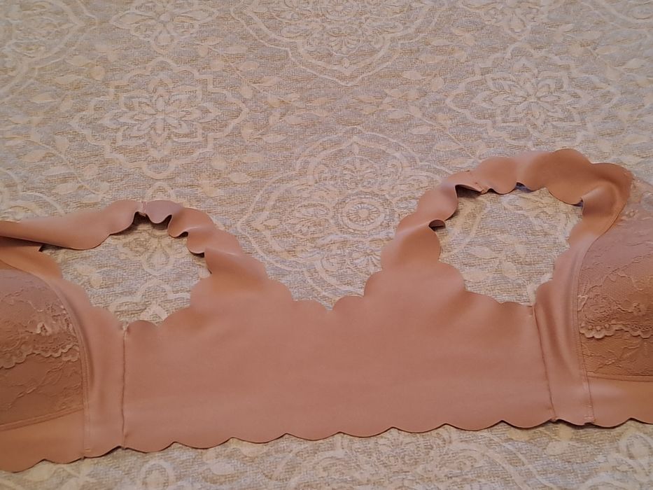 Продаётся женский бюстгальтер,с широкими лямками и застежкой спереди