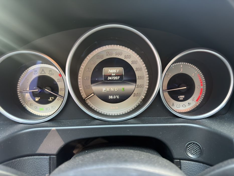 Mercedes-Benz E 220