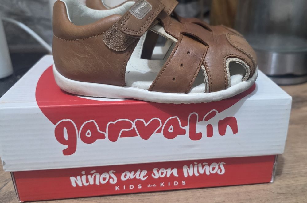 Продам сандали Garvalin