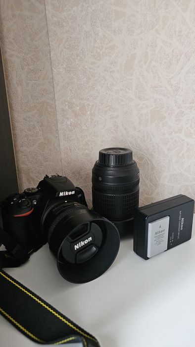 Nikon D3500 с два обектива 50 мм и 18-105 мм