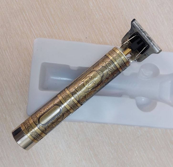 Машинка за подстригване със стоманени остриета