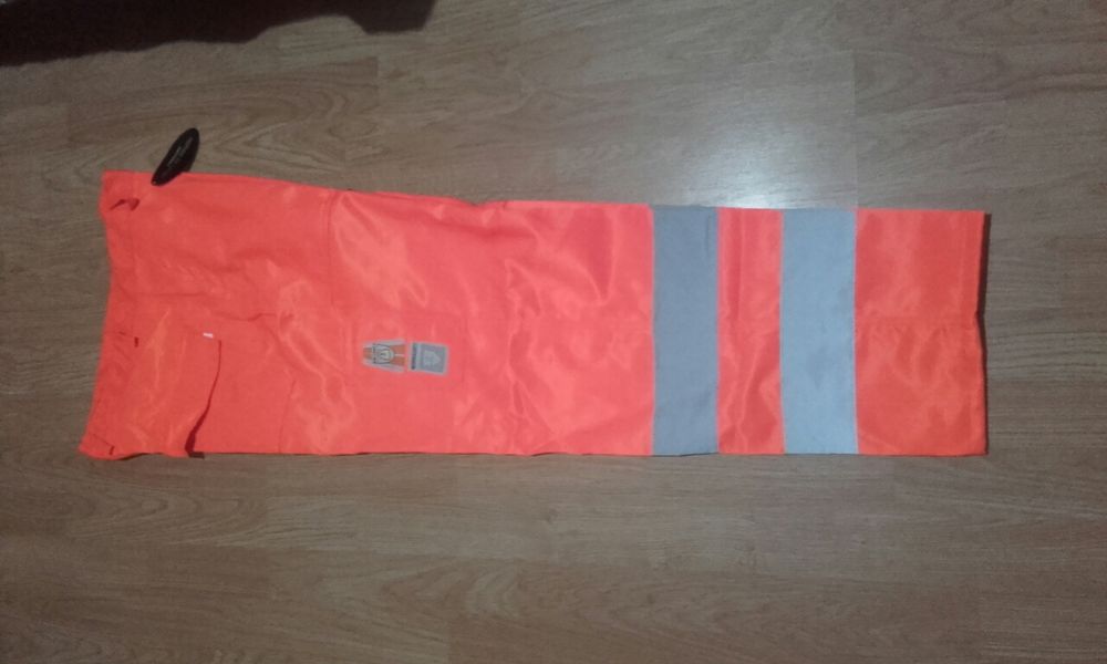 Pantalon reflectorizant (NOU)