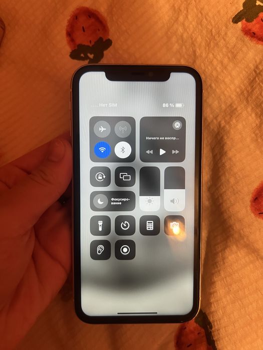 Продам iphone белый 11