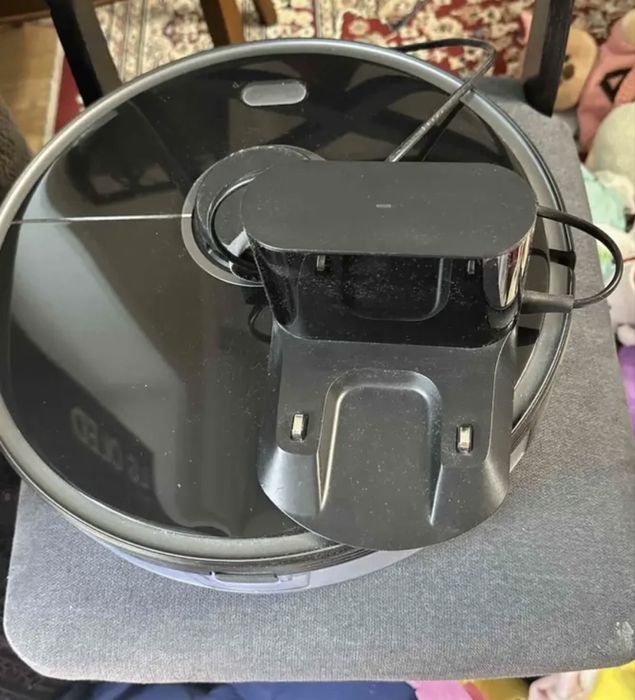 Продам робот пылесос roborocks5 max