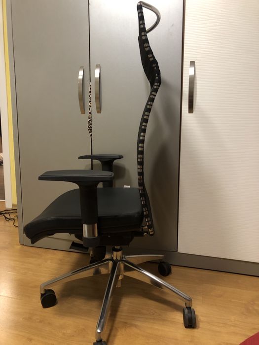 Модерен офис стол