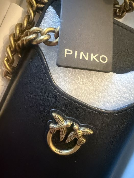 Кожена чантичка за телефон Pinko