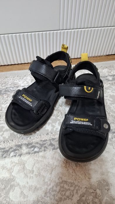 Продам сандали на мальчика