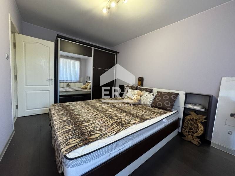 Продава се Двустаен апартамент в Силистра, Център - 68 кв.м за 1556 €/кв.м - Снимка #2