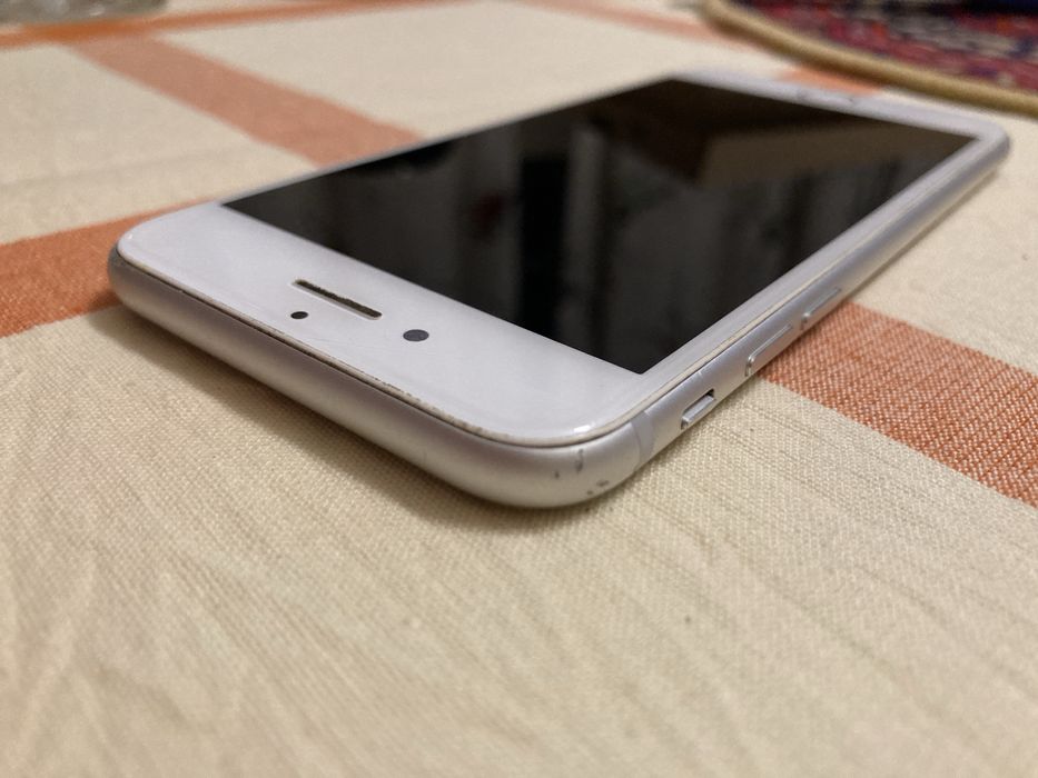Iphone 8 64gb bateria 86% .  iPhone 8 Alb IMPECABIL