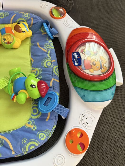 Шезлонг и активна гимнастика  chicco + подарък Барбарон (зелен)
