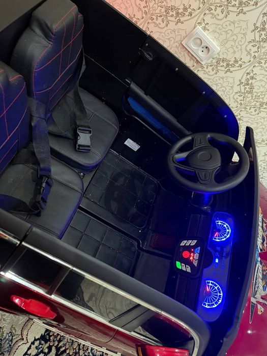 Mercedes JHW-8888 красный