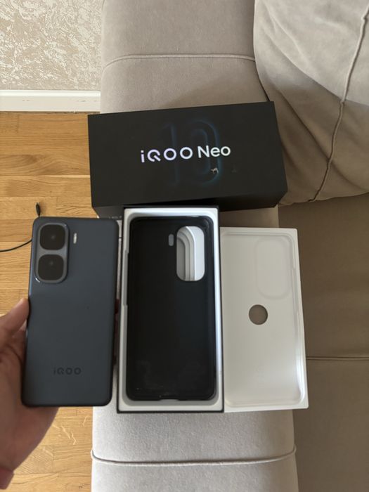 IQOO Neo 10 со сломаным экраном