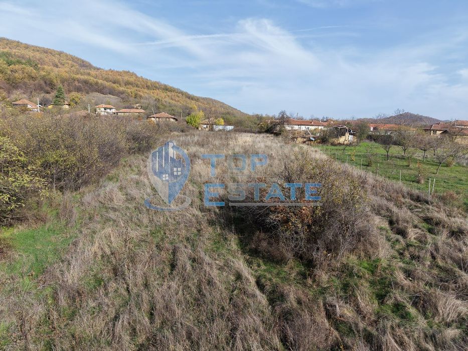 Панорамен парцел в регулация в село Равново, община Златарица