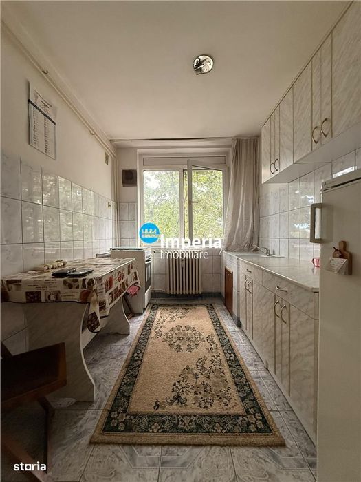 Apartament 3 cam, semi - decomandat, de vanzare zona Tatarasi - Flora