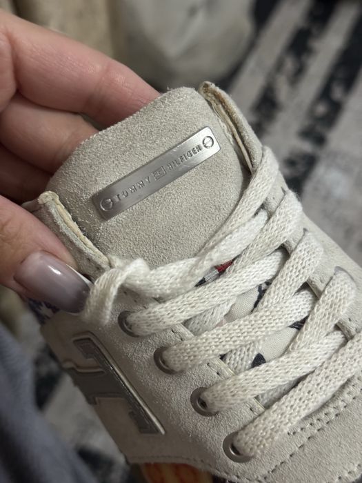 Продам крассовки Tommy Hilfiger
