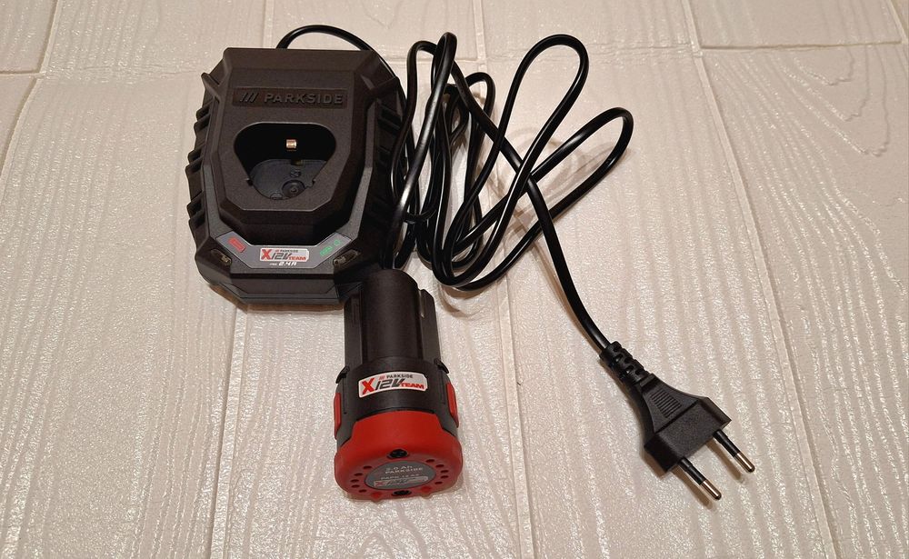 Зарядно и батерия Parkside 12v