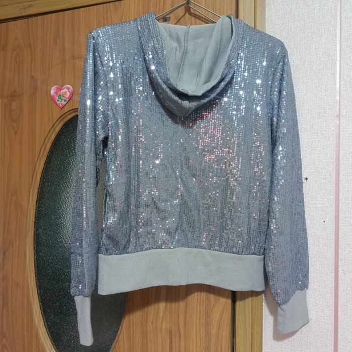 Кофточка с пайетками