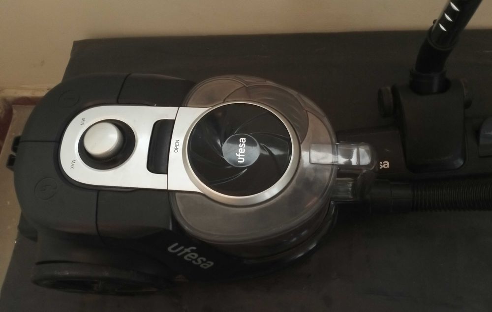 Прахосмукачка UFESA 800W