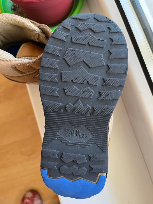 Боти на зара за момче