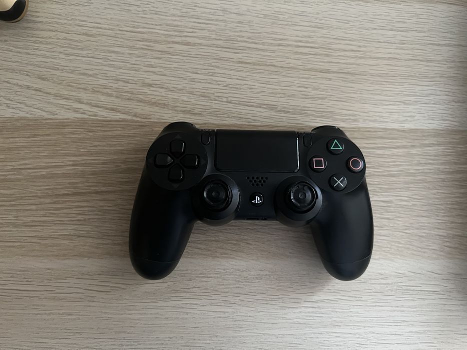 Продам Playstation 4