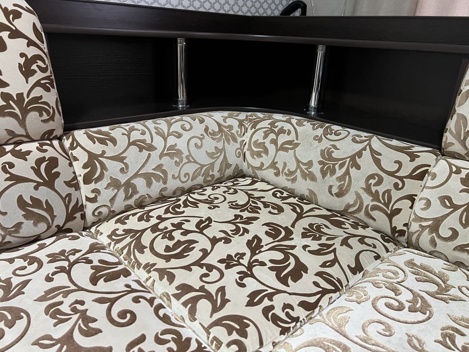 Продам угловой раскладной диван с креслом