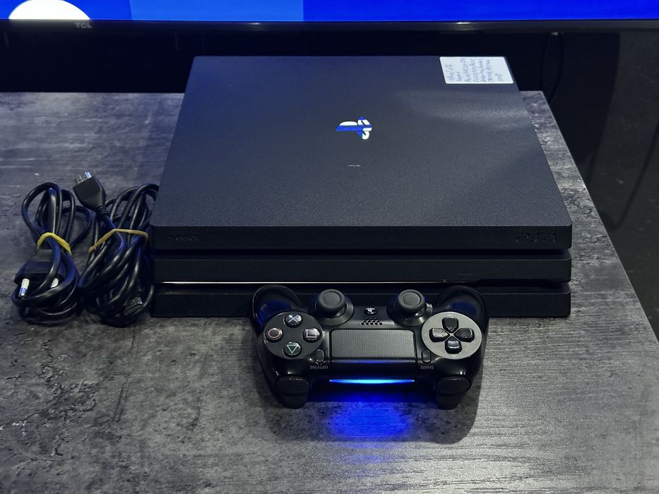 Playstation 4Pro/1Tb Топ игры и один джойстик!