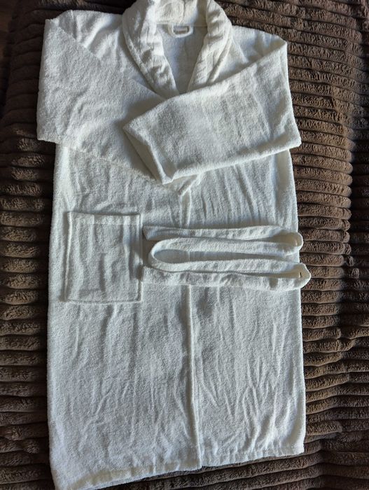 Халат за баня Л р-р + 2кърпи (50x90) и (70x140) см