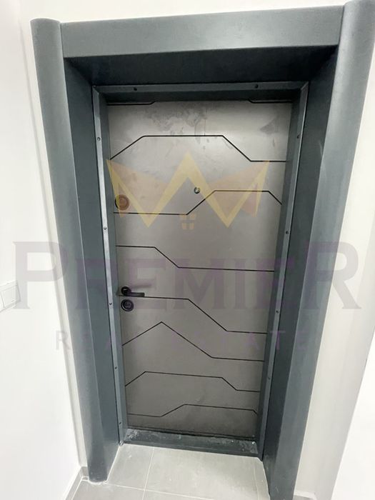 Продава се Тристаен апартамент в Бургас, Възраждане - 95 кв.м за 1266 €/кв.м - Снимка #1