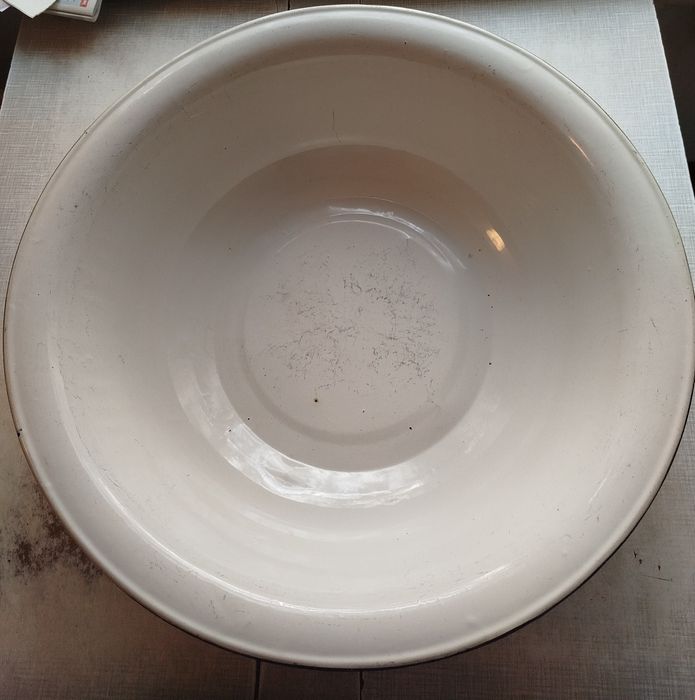 Эмалированный таз