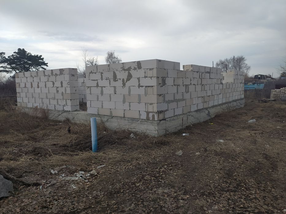 Продам дачный участок 5 соток не достроенный септик вода свет есть,