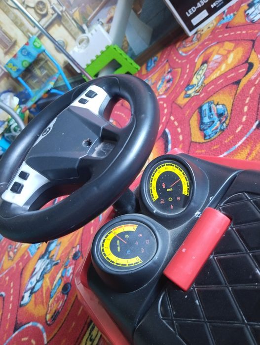 Продам прогулочную машинку