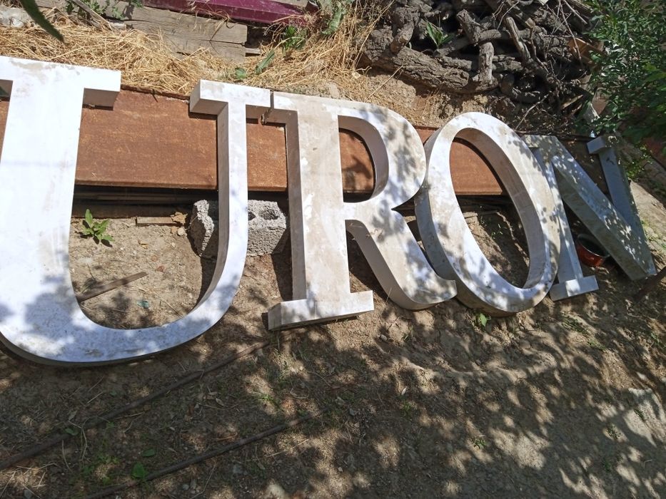 Reklama, Буквы продается .метан маркет  TURON .исик нон.смотри фото