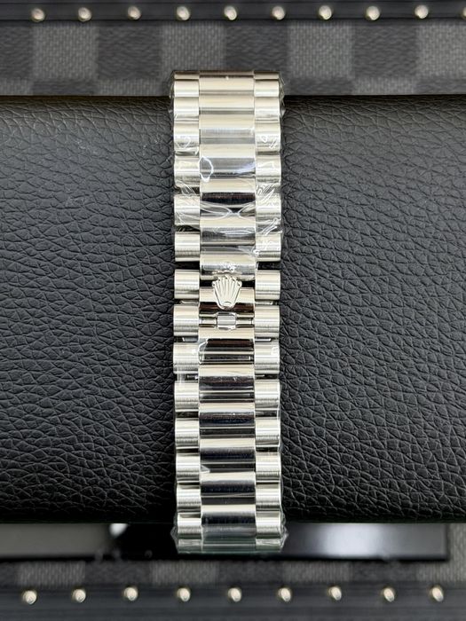 Rolex Day-Date White Gold 40mm Olive Dial ETA 3255