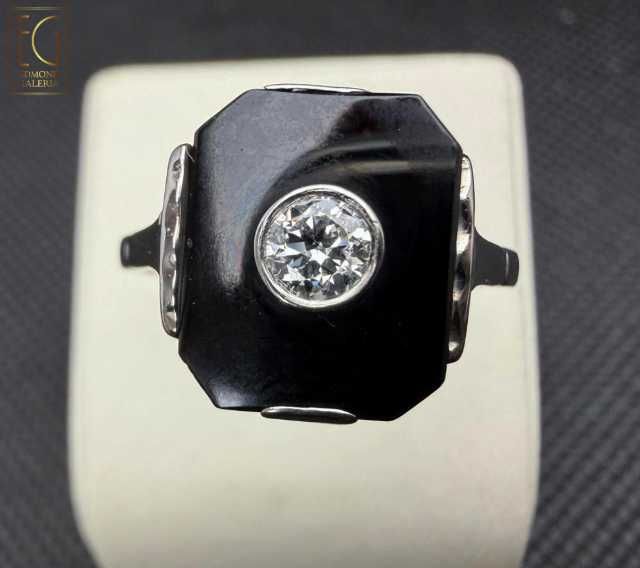 Inel Art Deco din aur alb și platină, decorat cu onix și diamant