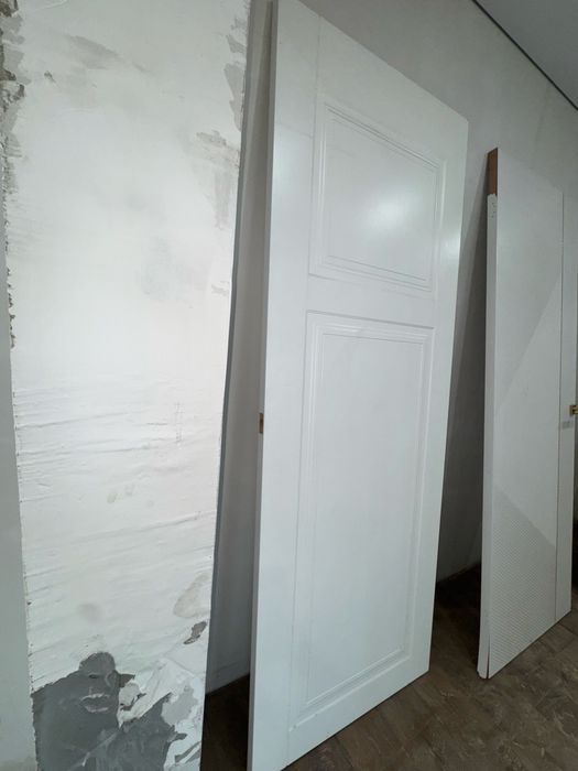 Продам межкомнатные белые двери