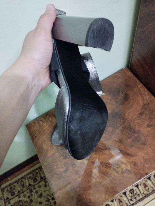 Oyoq kiyim ayollar uchun