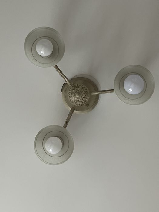 Продам люстру 1+1