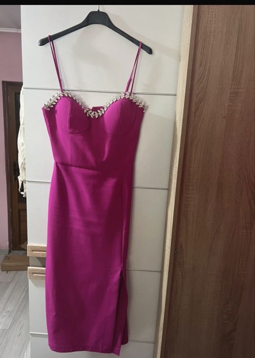 Rochie midi roz si pietre