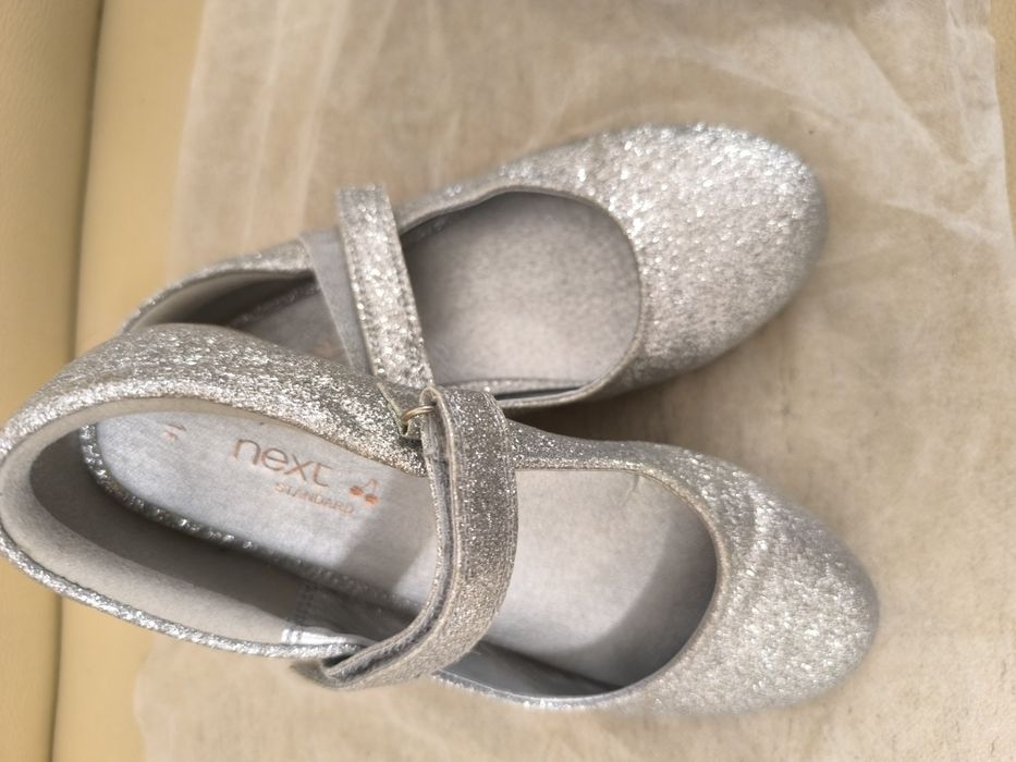 Официални обувки "Балеринки"
Сребристи 33