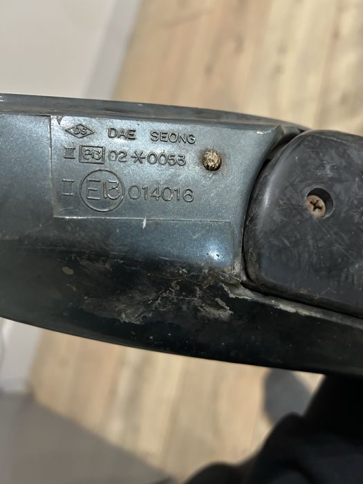 Боковое зеркало (левая)