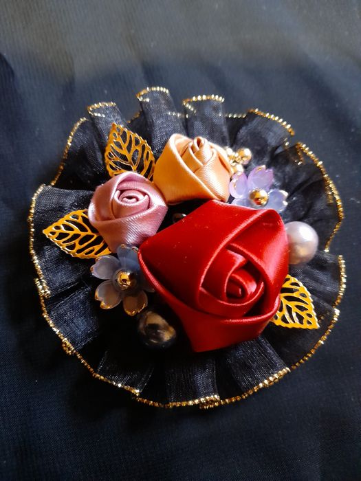 Brosa de matase unicat lucrata manual diverse modele si culori