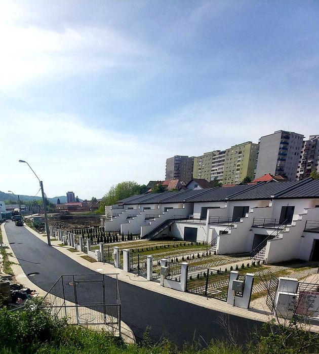 Ultimile 2 Case de vânzare Cartier Rezidențial